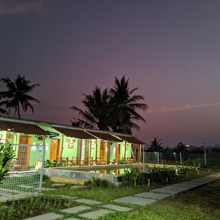 Wooden Kemiren Homestay Banyuwangi Banyuwangi  Eksteriør billede